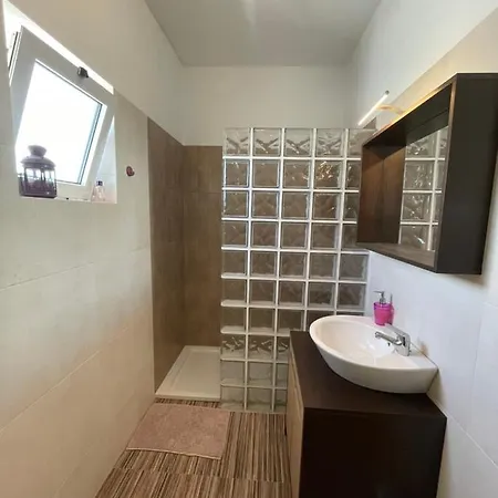 Πανσιόν Se7 Mares